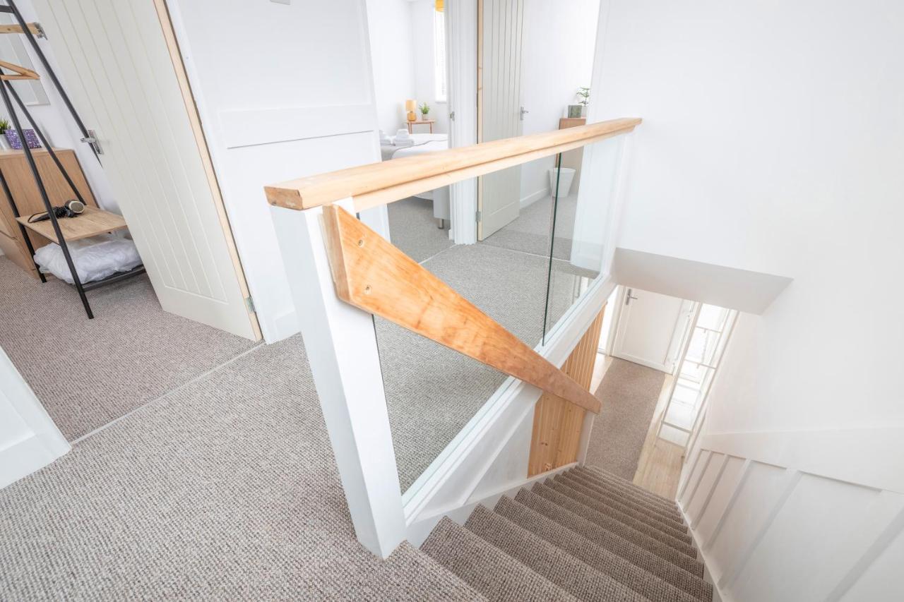 Elegant Home Mod Kitchen, Fast Wi-Fi, Free Parking Carrickfergus Kültér fotó